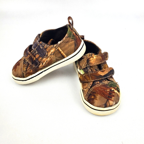 Realtree Other - Realtree Camoflauge Toddler Shoes Size 4